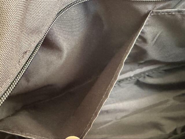 【ワークマン マルチポケット トートバッグ】中のポケットも深めで余裕がある