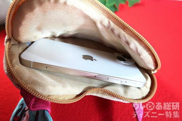 ネックポーチ 2,600円 ディズニー・パルパルーザ「ヴァネロペのスウィーツ・ポップ・ワールド」