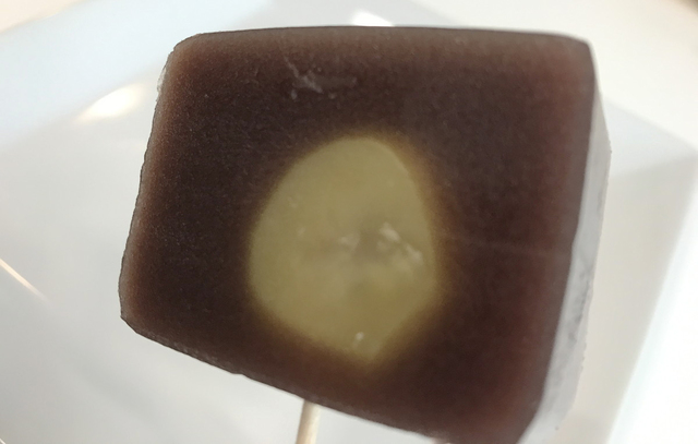 表面は非常にしっとりなめらかなテクスチャだ