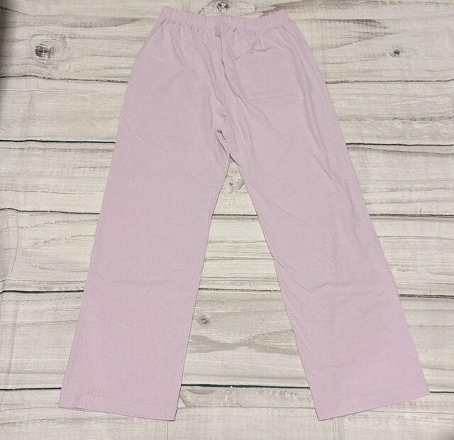 バックにはポケット付きなのもうれしいポイント!