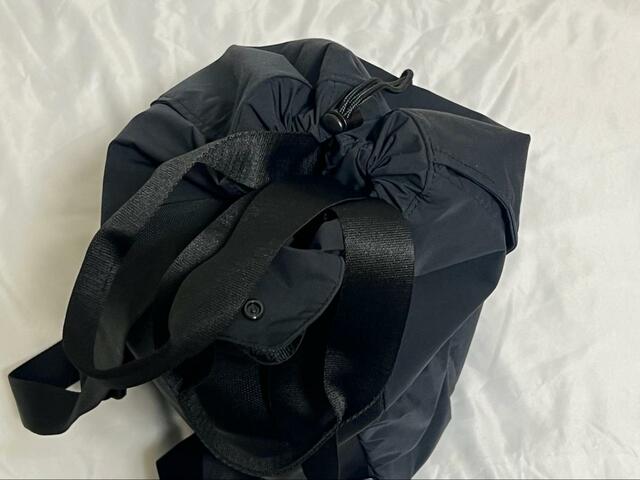 【ユニクロ ドローストリングバックパック】箱入りトマトを入れたままでも口がしっかり閉まりました