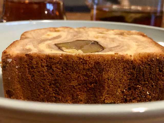 【スターバックスコーヒー マロンパウンドケーキ】しっかり厚みはあり、食べ応え抜群です