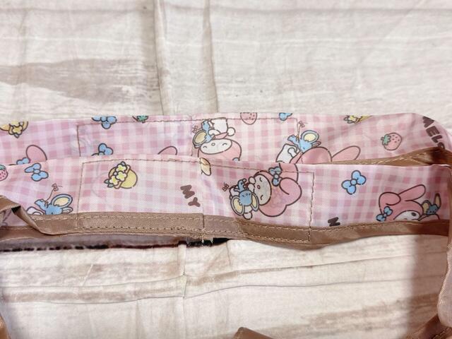 持ち手の中央は二つ折りで縫われているため、手で持った際にも持ちやすい工夫がされています♪【しまむら ショッピングバッグ（マイメロディ）】