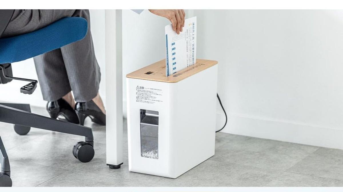処分しにくい「機密情報」が載った書類たち…家庭用シュレッダーで 