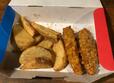 【ドミノ・ピザ　ザクチキ】鶏むね肉をクルトンとあられの衣でカラッと揚げたザクチキとポテトフライの組み合わせ