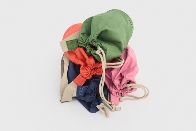 【UNIQLO and JW ANDERSON】男女兼用「ドローストリングバッグ」各¥2,990