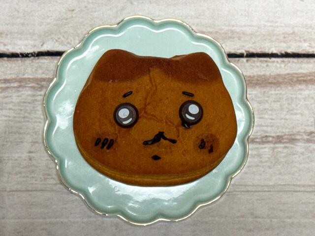 「ハチワレパン」税込540円／チョコレートクリーム入りのパン