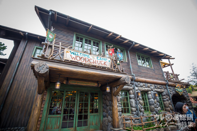 「キャンプ・ウッドチャック・キッチン」入口