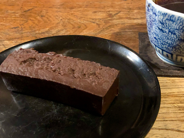 【業務スーパー　リッチショコラケーキ】コーヒーと一緒にいただきます