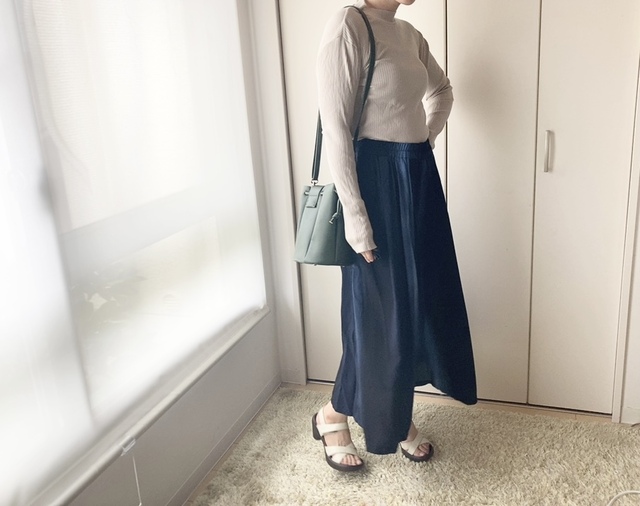 【ファッションセンターしまむら RPRグラデスカンツ】長袖ハイネック＋革バッグで本格的な秋コーデもOK！