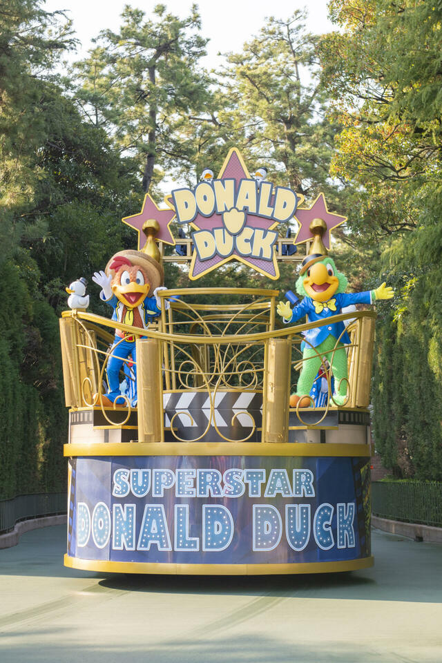 「クワッキーセレブレーション★ ドナルド・ザ・レジェンド!」のようす【「ディズニー・パルパルーザ“ドナルドのクワッキー・ダック!ダック!ダックシティ!”」】