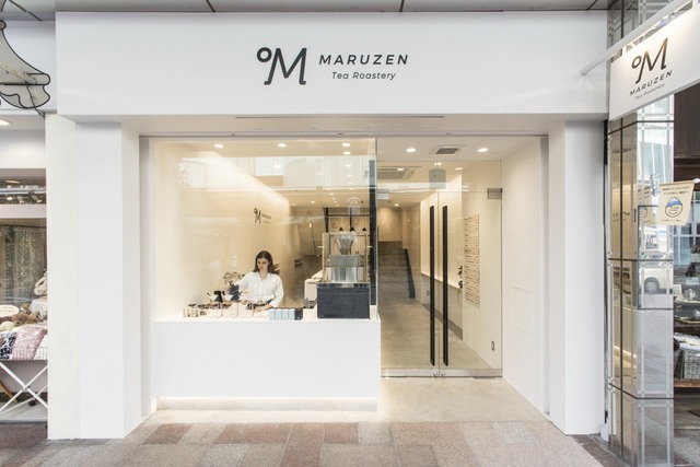 シンプルな店構えがオシャレな