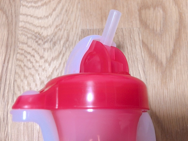 【ピジョン ぷちストローボトル】ワンタッチでストローが出てきます