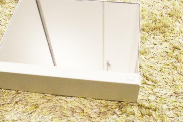 【山崎実業Tower マグネット ミラー&収納ラック】本体はスチール、ミラーはガラス製