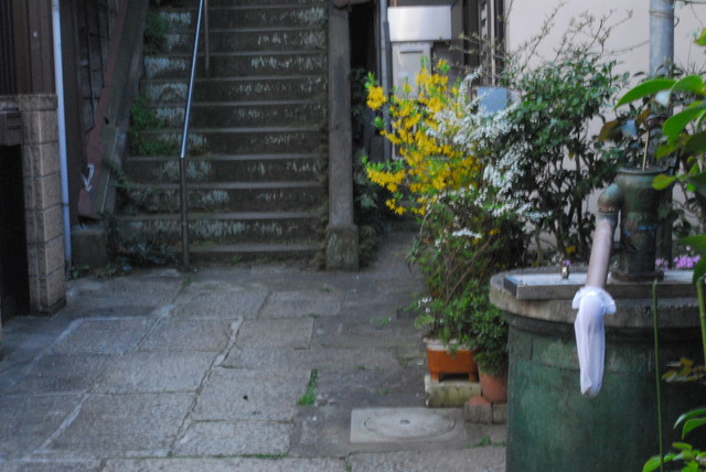 【樋口一葉ゆかりの地　文京区菊坂】樋口一葉が文京区菊坂に住んでいたころの住居跡。（※現在は民家のため、見学の際はご迷惑をかけないように）