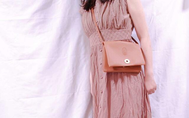【nest Robe(ネストローブ)ショルダーバッグ】斜め掛けでも、とってもかわいい