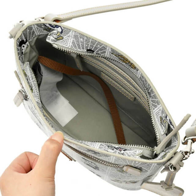 【Dooney ＆ Bourke】ディズニーキャラクター ショルダーバッグ The Disney100 Platinum Celebration Collection 40,700円