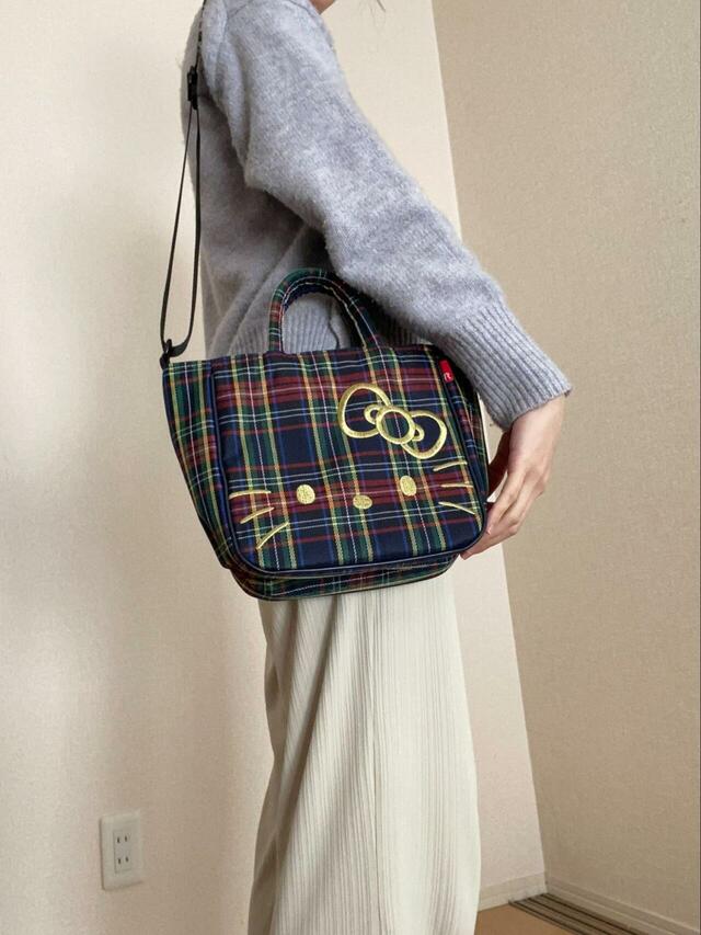 【サンリオ×ROOTOTE ベビールー（チェック）】ショルダーストラップを最長にすれば斜め掛けも可能です◎