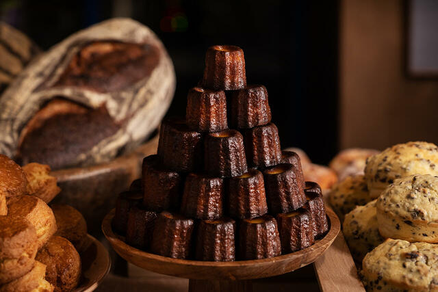 白井屋 THE BERKARY　カヌレタワー