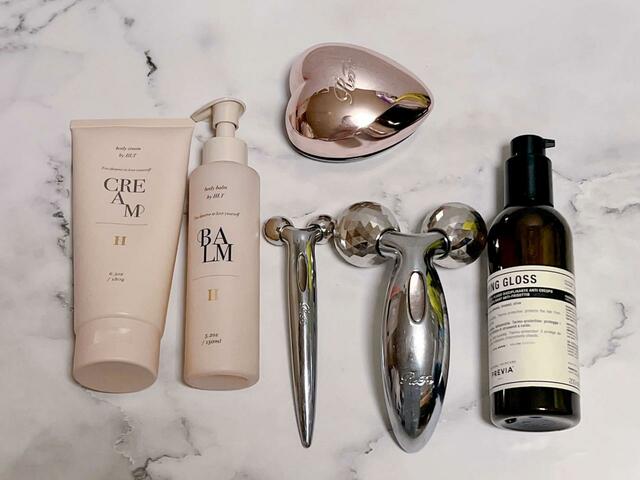 【オトナミューズ 4月号 付録:小田切ヒロさん監修「レザー調コスメポーチ」】嵩張る美容ギアやボディケアアイテムも楽々収納♪