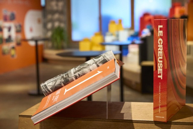 【ル・クルーゼ】ル・クルーゼの100年を伝えるストーリー･ブック 『Le Creuset: A Century of Colorful Cookware』も限定発売中