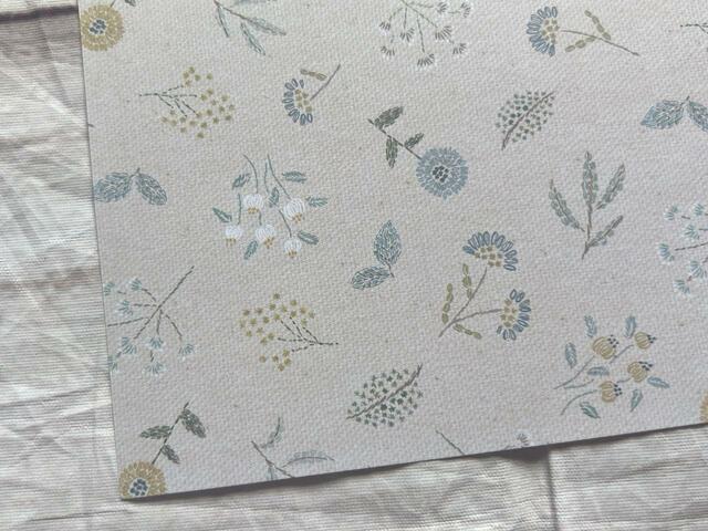 名前のとおり、まるでリネンのような質感の柄。シックで大人っぽい！