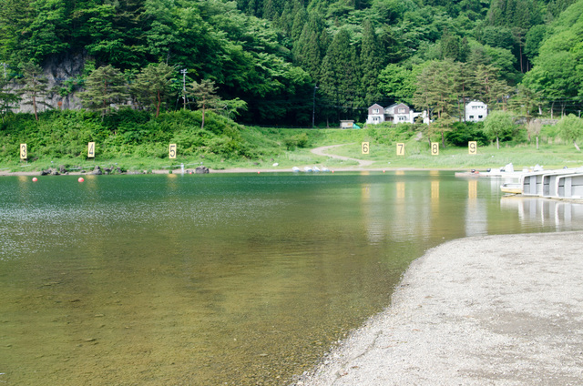 建物は「精進湖キャンピングコテージ」の受付