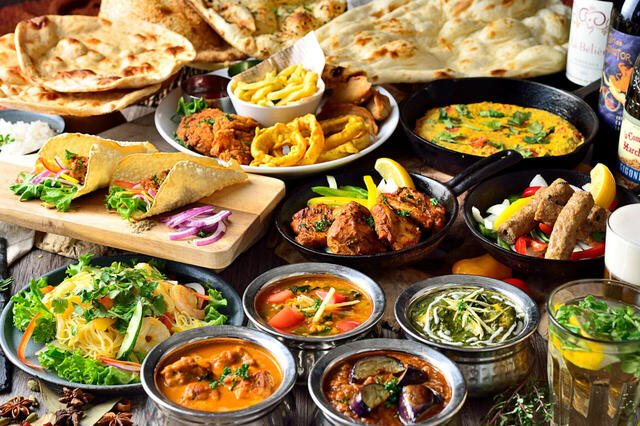 「350度の高温で焼き上げる竈焼きナンやタンドリー料理、カレーなど本格インド料理」【「和・洋・韓・印」が食べ放題!エミテラス所沢に“エリア最大級”のビュッフェレストラン「テラスビュッフェTABLE」オープン!】