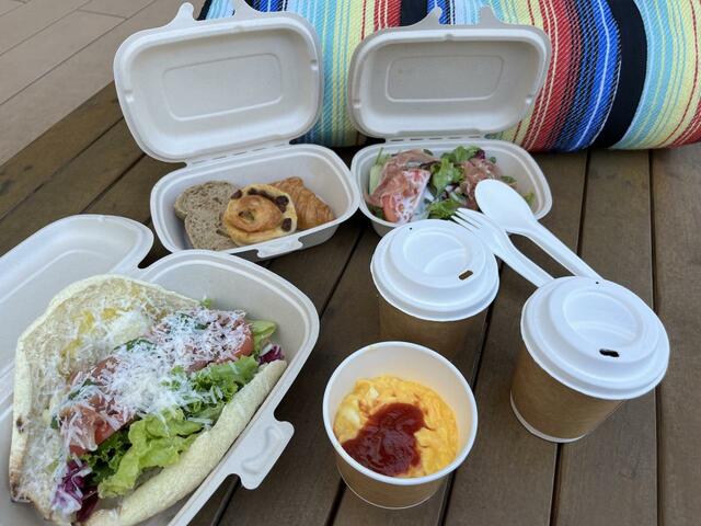 【星野リゾート BEB5沖縄瀬良垣】朝食。「パニーノ  生ハムサラダ」と「パンプレート」