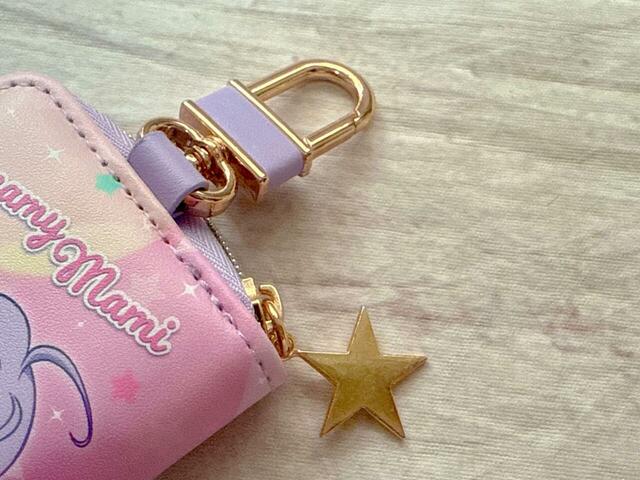 カラビナフックは360度回転する仕様！星のファスナーチャームもかわいい♪