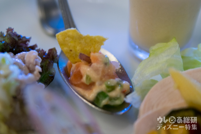 “ディズニー夏祭り”ランチブッフェ／ディナーブッフェ｜東京ディズニーランドホテル「シャーウッドガーデン・レストラン」