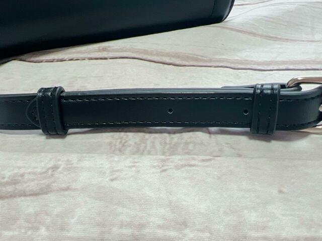 ベルトループは2つついているので、ベルトの端もしっかり収まります