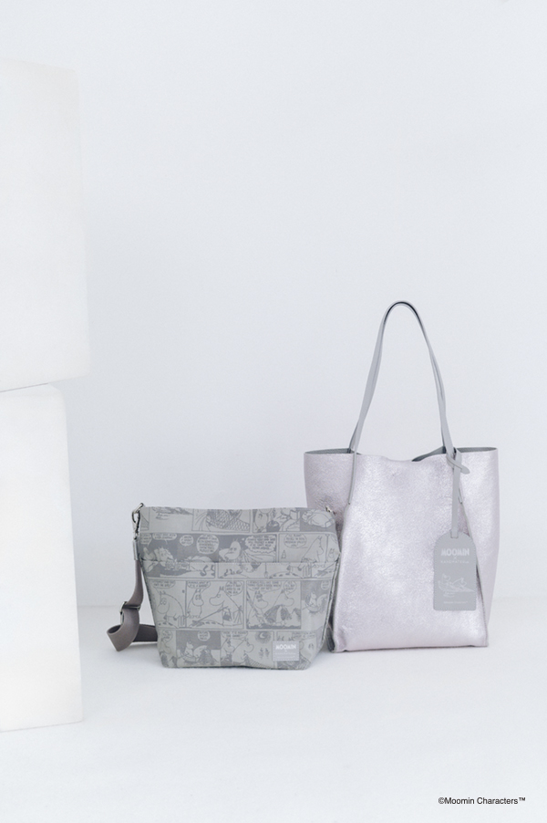 【銀座かねまつ×ムーミン】縦長レザートートバッグ／こちらもミディアムタイプ同様、本体リバーシブル仕様かつバッグインバッグ付きです