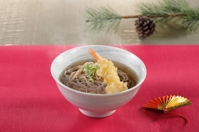 「年越しそば えびの天ぷら添え」＜期間：2025年12月31日＞【USJオフィシャルホテルで開催！特別なブッフェ『ヨーロッパ冬のスペシャルグルメフェア ～クリスマス＆ニューイヤー～』】