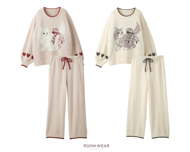 「キャットホイップリーパジャマ」ピンクとアイボリー　7,980円（税込）