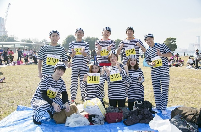 おそろいのコスプレで記念撮影