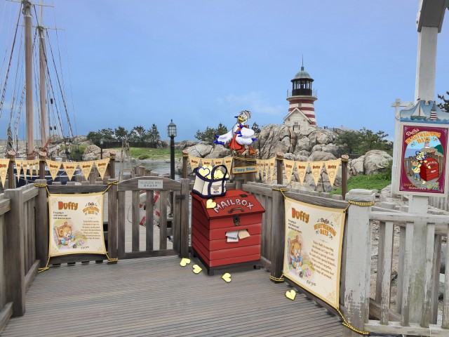 ケープコッドの灯台と港を臨む