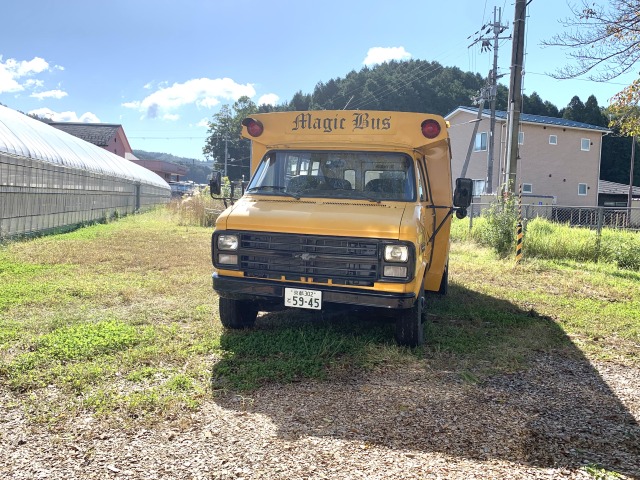 黄色いスクールバスもかわいい