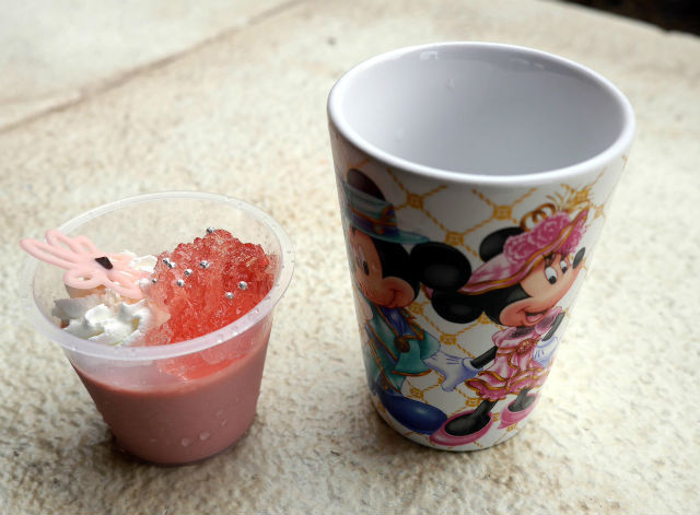 ミックスベリームースとスーベニアカップ/東京ディズニーシー「ディズニー・イースター2015」©Disney