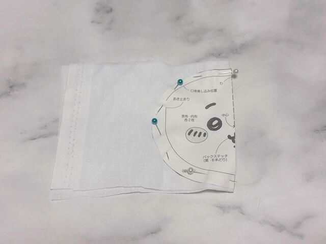 同じサイズの布をあと3枚カットします