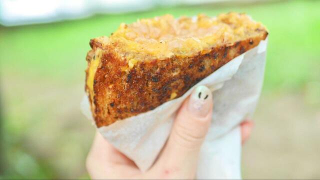 【広島の人気カフェ3選 ”morgan”】カリッと焼かれたパンにはゴマやナッツが入っていて食べ応え抜群