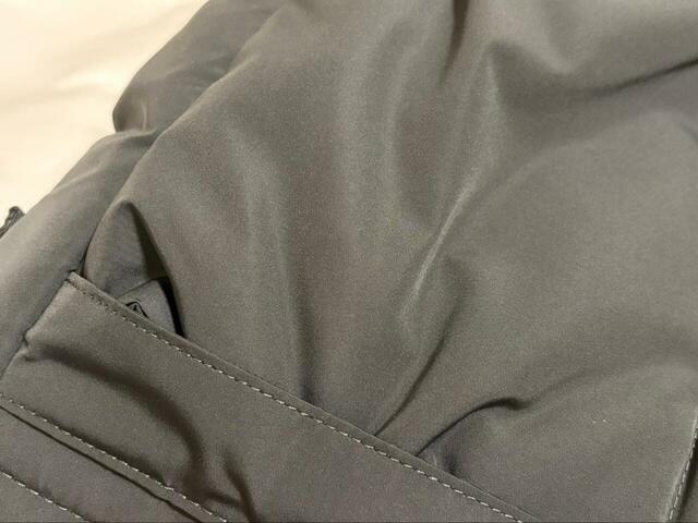 【UNIQLO：C  2WAYユーティリティバッグ】中綿入りでふんわりとした生地。手触りが心地いいです♪