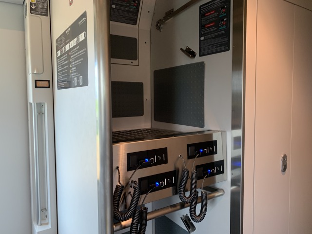 大きな荷物が預けられる棚