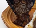 【ファミリーマート やわらかビーフとスパイス香る 欧風カレー こだわりカレー】カレーとご飯が別体になっており、レンチンした後、食べる前にドロっとかける寸法