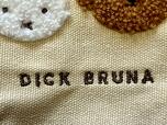 「DICK BRUNA」のロゴも刺繍であしらわれています♪