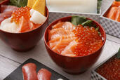 「9種の具材から選べる贅沢な海鮮丼」＜期間：2026年4月1日～6月30日＞【【インターコンチネンタル 東京ベイ】握りたて寿司やズワイ蟹、海鮮丼も！北海道の美食を堪能できるランチ＆ディナーブッフェ開催！】