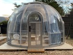ドアを開けると透明のテント「SUN Dome」が！