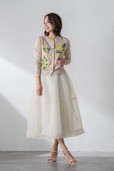 【ビアッジョブルー「Mimosa Embroidery Cardigan」】シーズンムードを敷き詰めたカーディガン