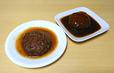 【滝沢ハム　黒と黒と黒のハンバーグ　640g（160g×4個）　1298円】デミグラス（右）と和風（左）の2種類を食べ比べ