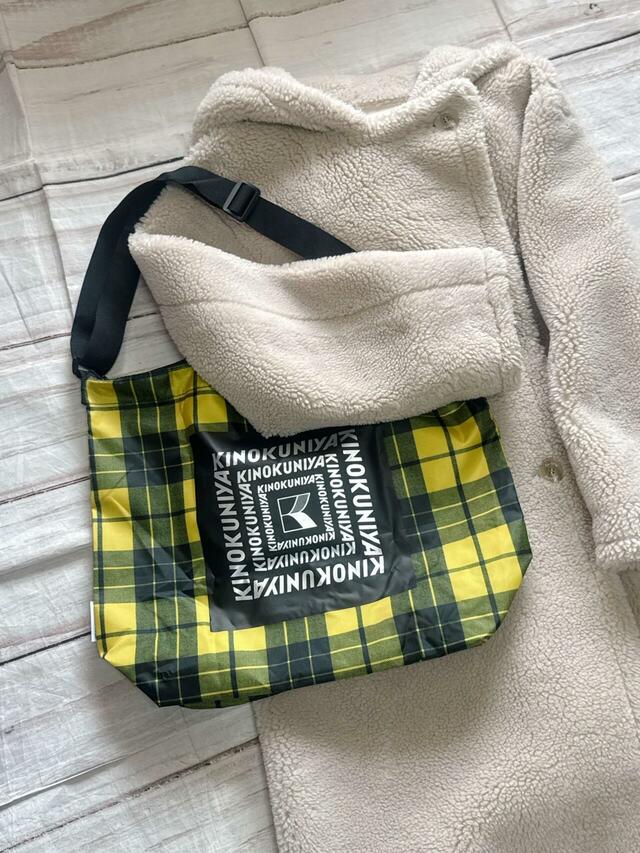 ボアコートのような厚手のアウターでも肩がけができ、重さを軽減できます♪